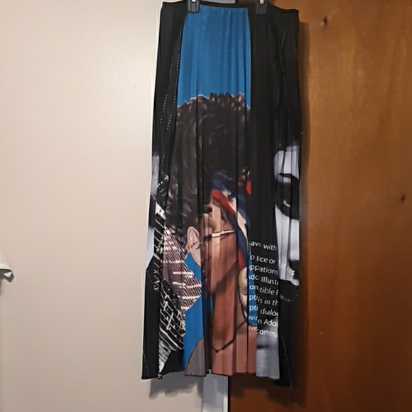 Pleated Skirt - Picture 3 of 6